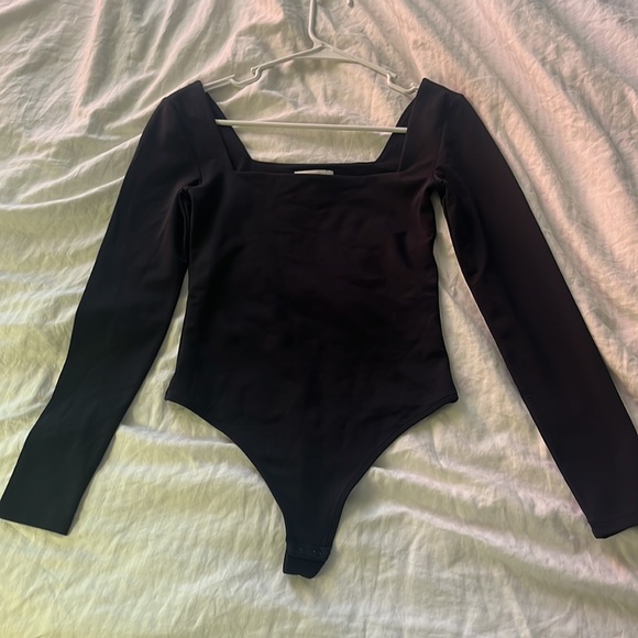 Aritzia Babaton Contour Squareneck Longsleeve Bodysuit - Black Size small - Picture 4 of 4